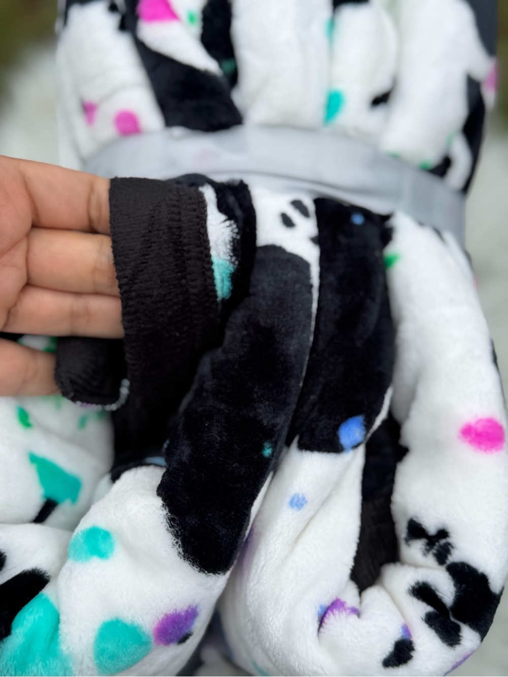 New King size Flannel blanket cowhide thick and cozy black white colorful - Picture 3 of 5